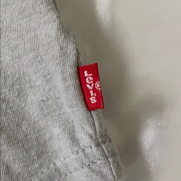 Levi’s tshirt - Picture 3 of 3